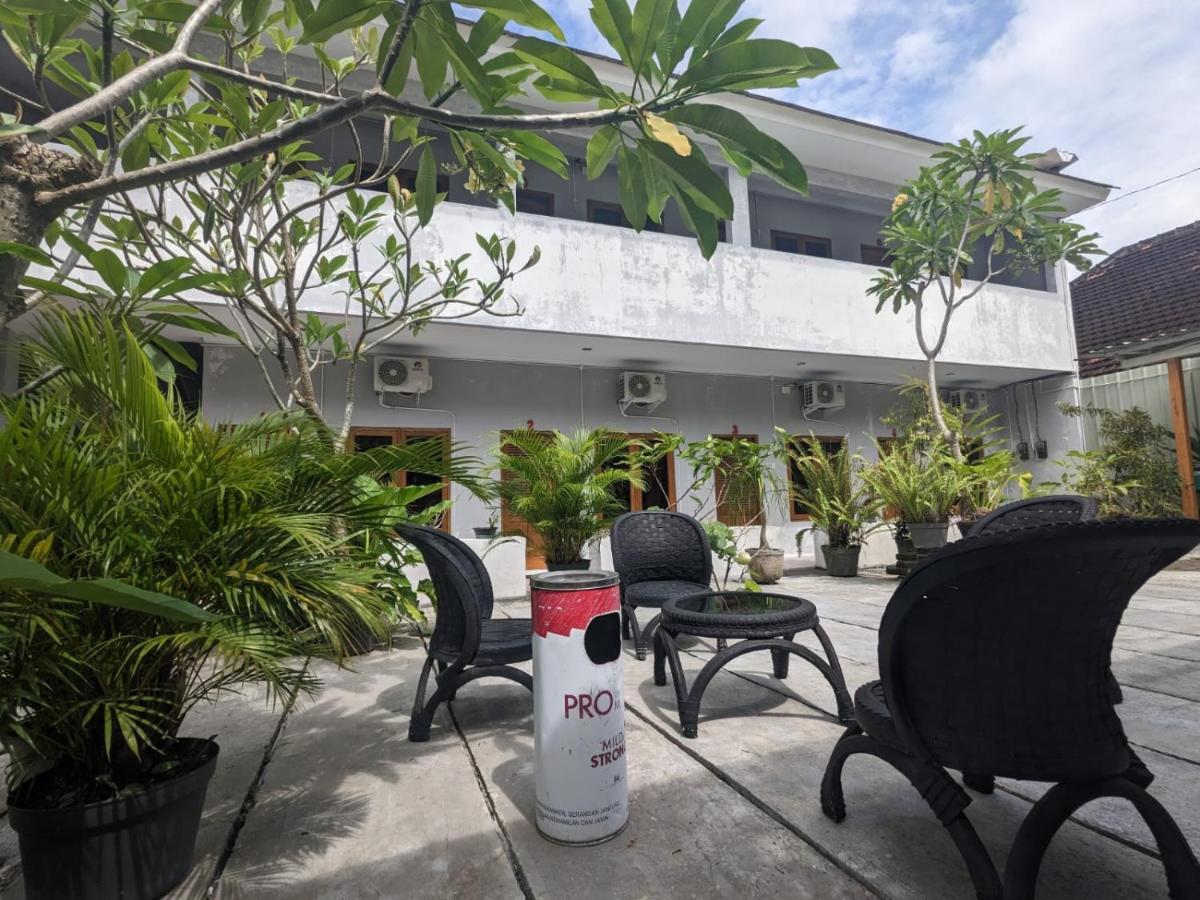 Rumah Pagar Merah Homestay Yogyakarta Esterno foto