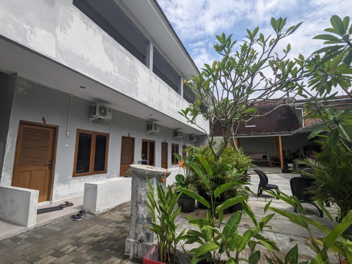 Rumah Pagar Merah Homestay Yogyakarta Esterno foto