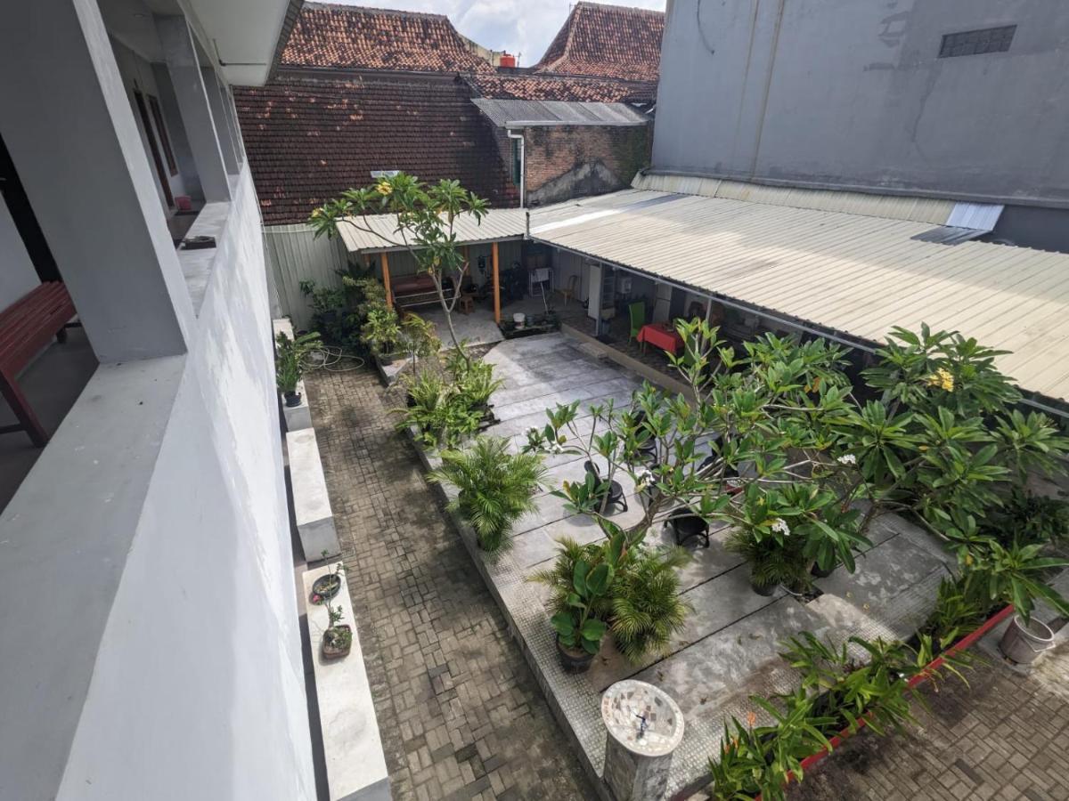 Rumah Pagar Merah Homestay Yogyakarta Esterno foto