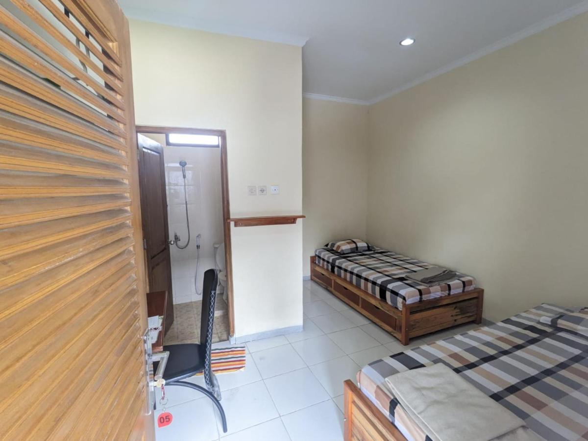 Rumah Pagar Merah Homestay Yogyakarta Esterno foto